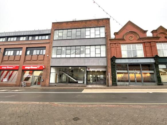 2 bed property, in South Street, £95,000
