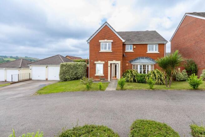 4 bed property, in Heather Court, £435,000