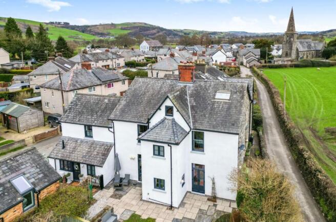 4 bed property, in Llandrillo, £330,000