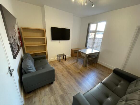 5 bed property, in Storer Road, £375,000