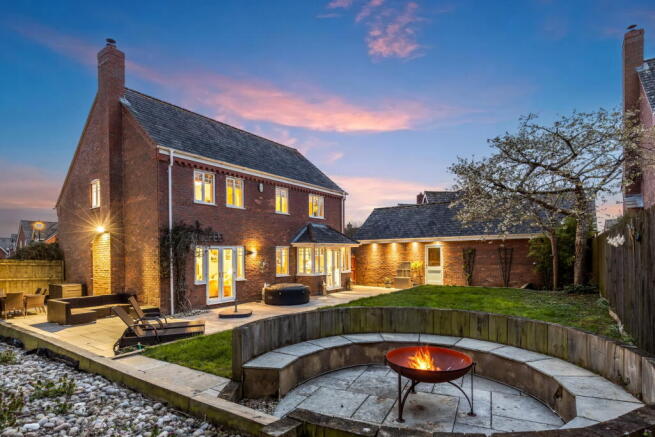 4 bed property, in Cherry Hill, £600,000