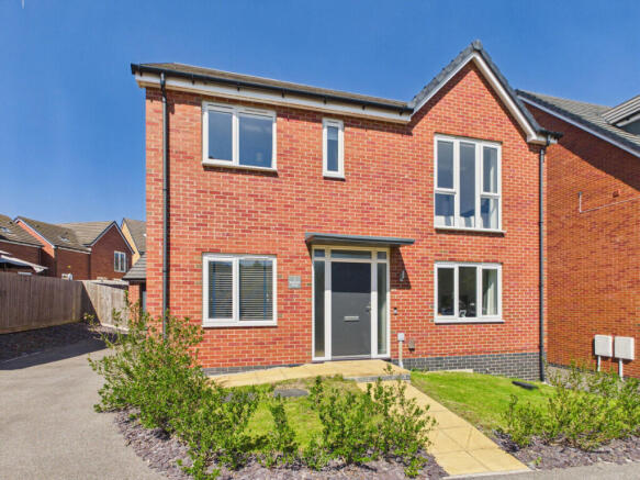 4 bed property, in Chesterfield S45, £340,000