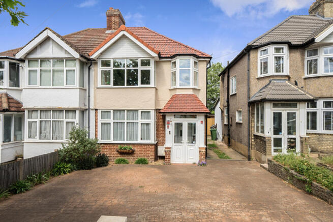3 bed property, in Sutton Common Road, £575,000