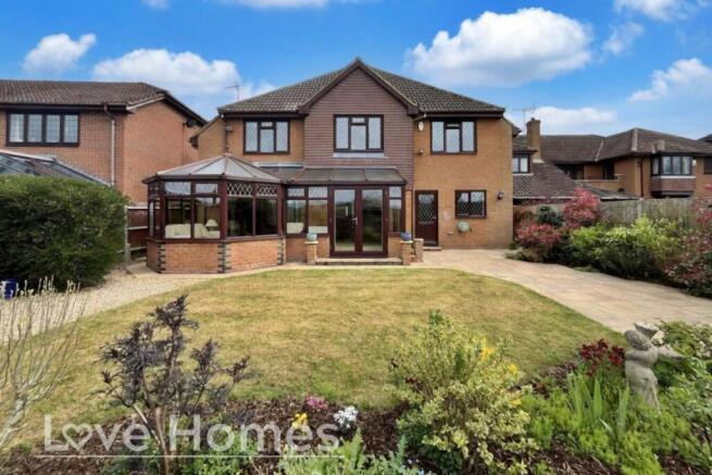 4 bed property, in Highfields, £750,000