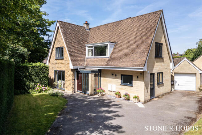 4 bed property, in Woodlands Park, £995,000