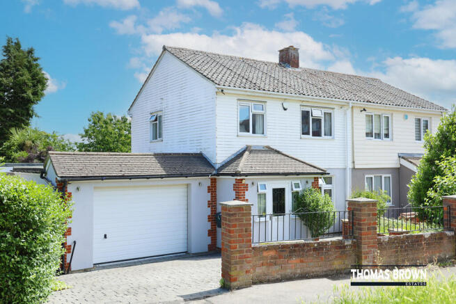 3 bed property, in Meath Close, £440,000