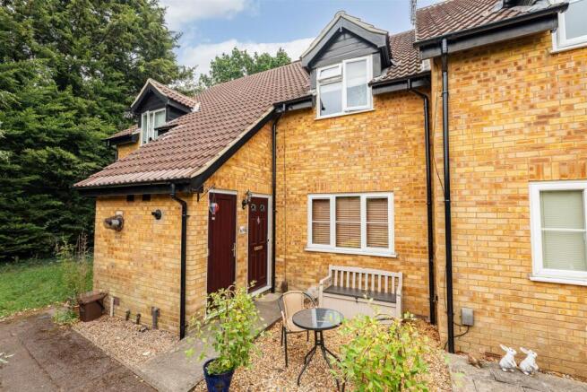 1 bed property, in Halleys Ridge, £210,000