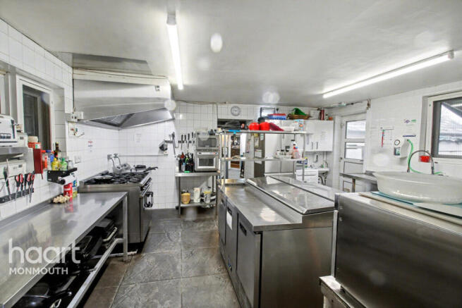 3 bed property, in Mitchel Troy Road, £450,000