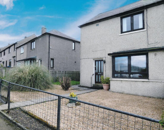 2 bed property, in Kettlehills Crescent, £118,000