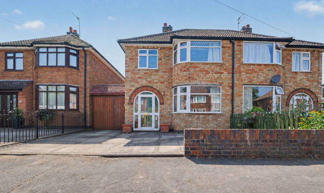 3 bed property, in The Ringway, £350,000