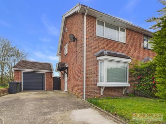 2 bed property, in Mayflower Drive, £239,950