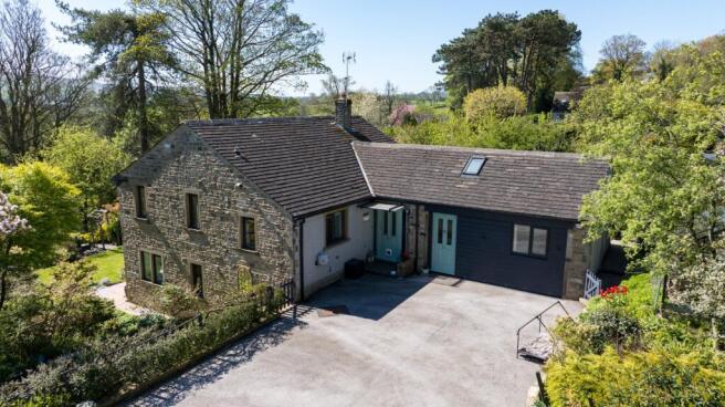 5 bed property, in Old Road, £675,000