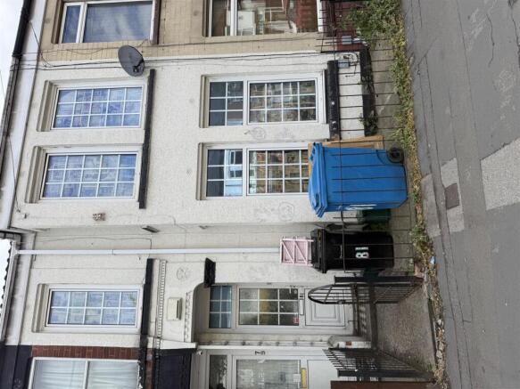 3 bed property, in Chanterlands Avenue, £80,000
