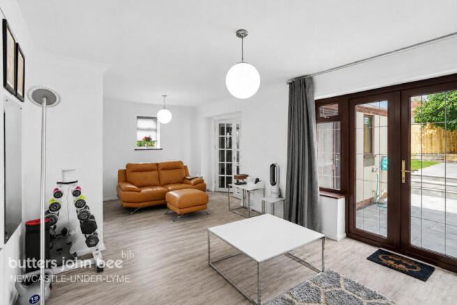 3 bed property, in 17 Prestbury Avenue, £300,000