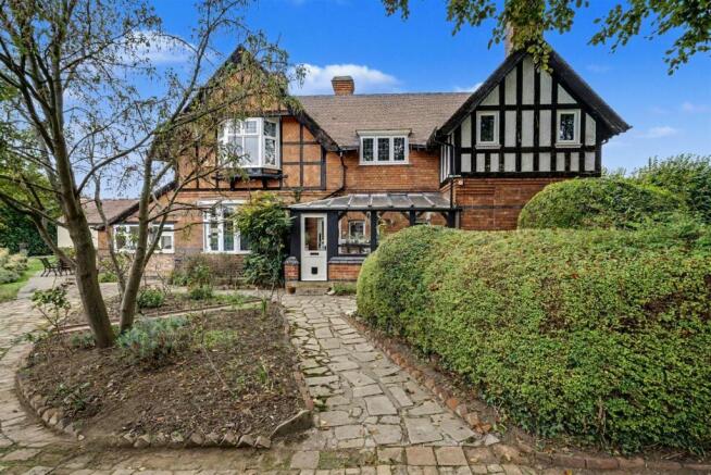 5 bed property, in Ireton Grove, £850,000