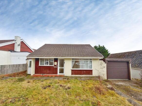 2 bed property, in Stonebridge Road, £230,000