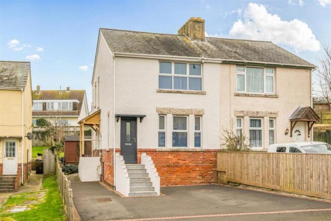 2 bed property, in Days Road, £310,000