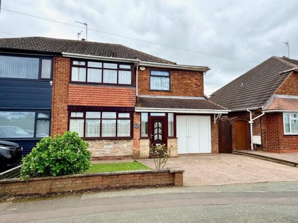 3 bed property, in Linthouse Lane, £295,000