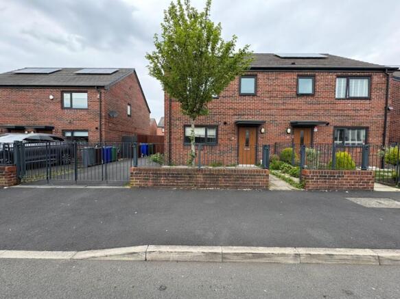 3 bed property, in 83 Clowes Street, £245,000