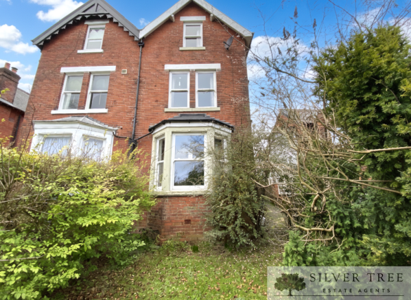 5 bed property, in Manor Road, £340,000