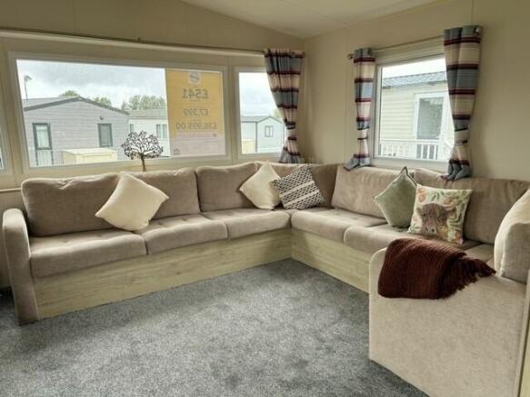 2 bed property, in Manor Park Caravan Site, £36,495