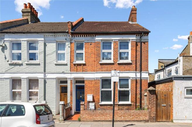 2 bed property, in Gambole Road, £475,000