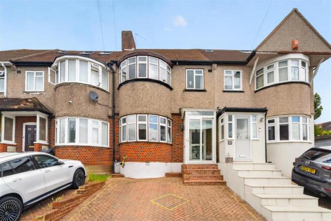 3 bed property, in Rougemont Avenue, £575,000