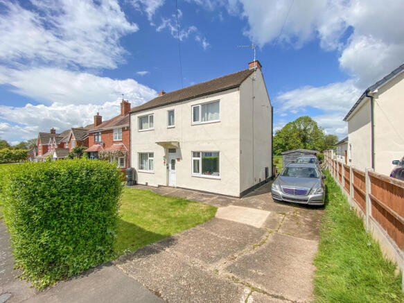 4 bed property, in Lens Road, £295,000