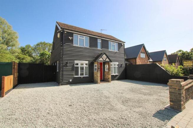 4 bed property, in Crays Hill, £529,950