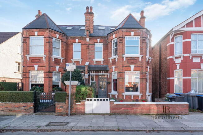 3 bed property, in Prout Grove, £850,000