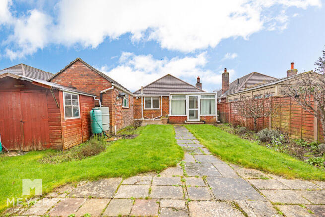 2 bed property, in Petersfield Road, £425,000