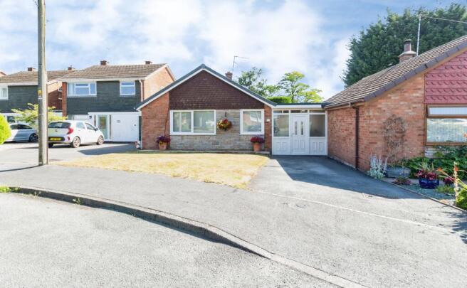 2 bed property, in Tudor Close, £295,000