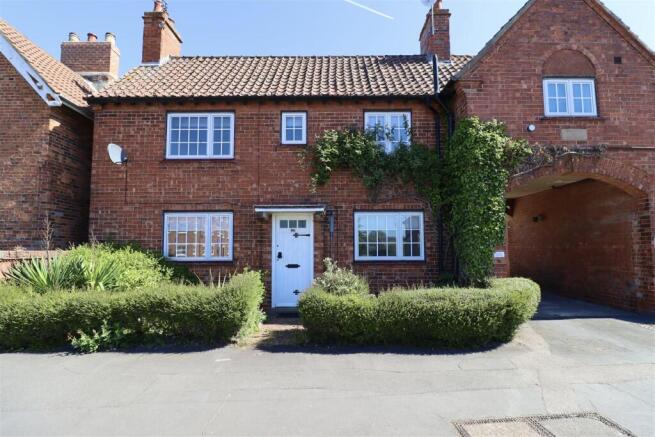 2 bed property, in York Road, £250,000