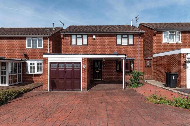4 bed property, in Heafield Drive, £345,000