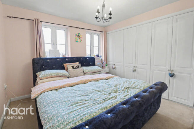 4 bed property, in Greystones, £350,000