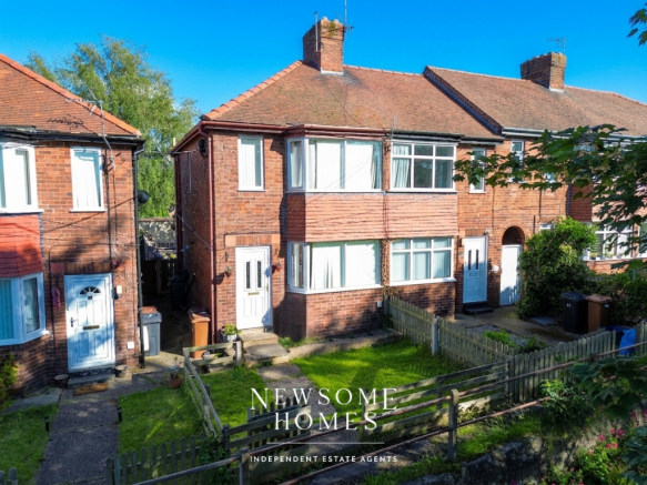 2 bed property, in Victoria Road, £130,000