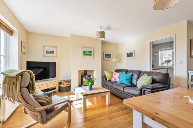 3 bed property, in Pickwick Cottages, £425,000