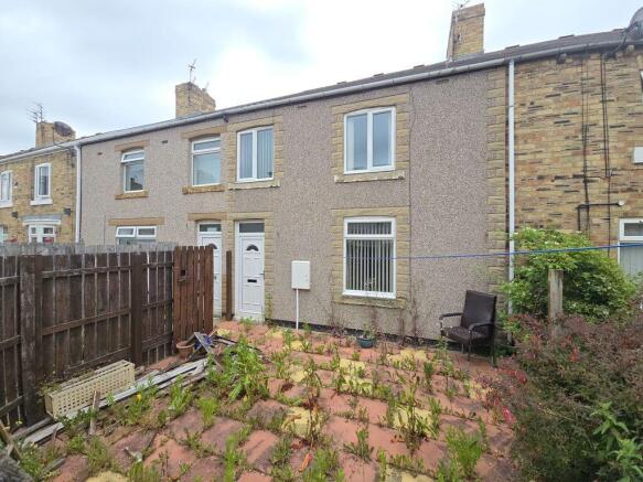 3 bed property, in Pont Street, £60,000
