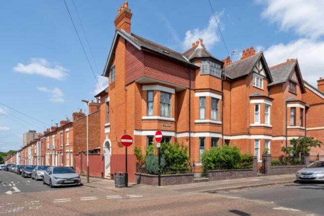 5 bed property, in Darley Street, £399,500