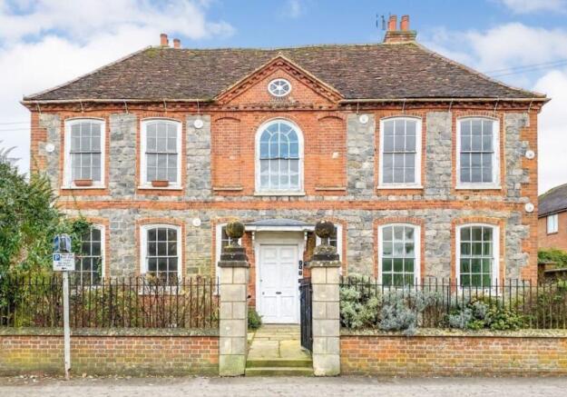 4 bed property, in College House, £375,000