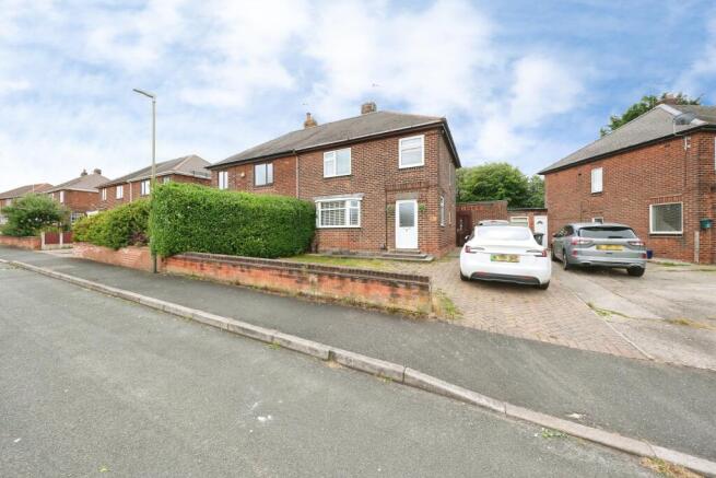 3 bed property, in East Street, £219,995