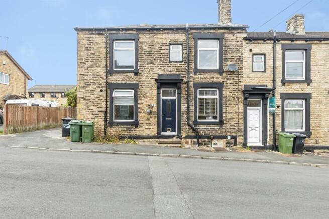 2 bed property, in Ackroyd Street, £150,000