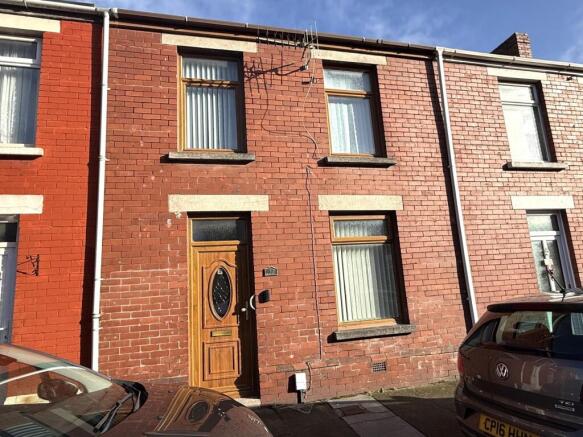 4 bed property, in Rees Street, £120,000