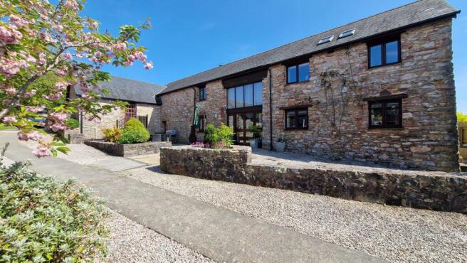 4 bed property, in Ipplepen, £475,000