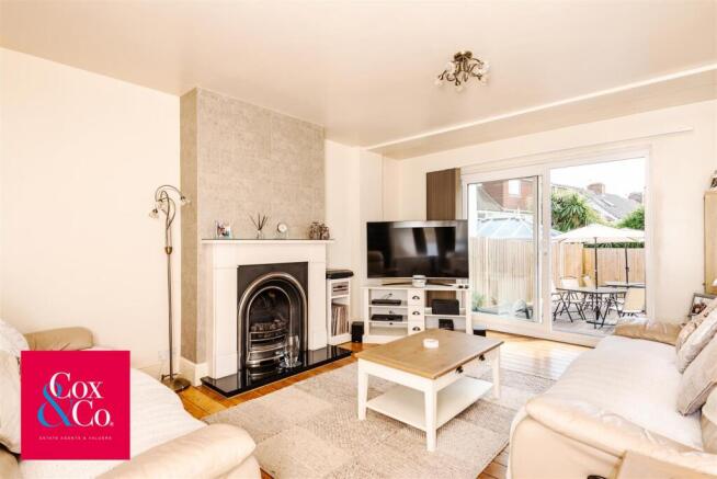 3 bed property, in Old Shoreham Road, £475,000