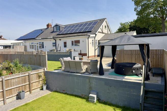 2 bed property, in Barmpton Lane, £350,000