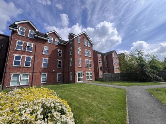 2 bed property, in Wellington Court, £95,000