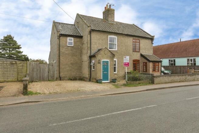 3 bed property, in Ashfield Road, £265,000