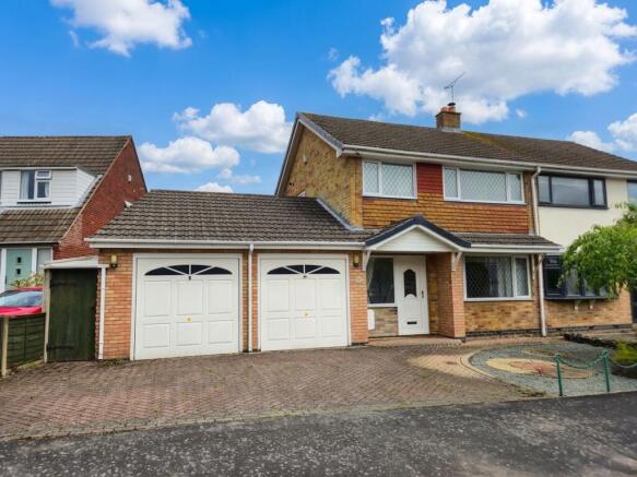 3 bed property, in Laburnum Avenue, £280,000