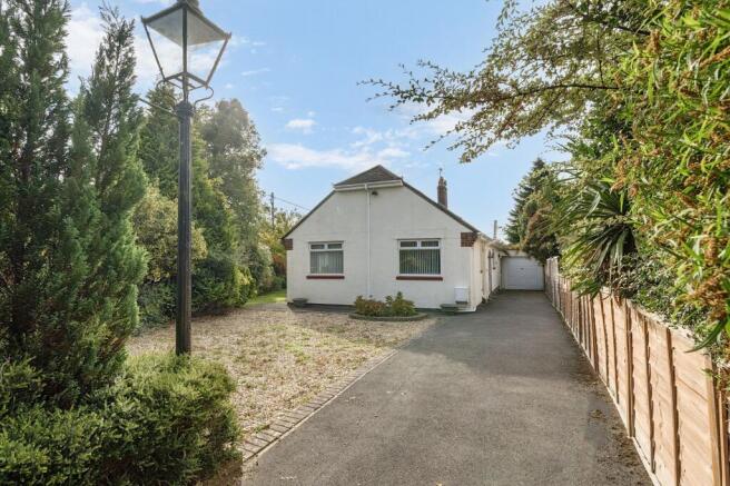 2 bed property, in The Drive, £400,000